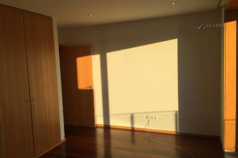 Apartamento T2 Duplex em Condomínio Fechado - Lavra