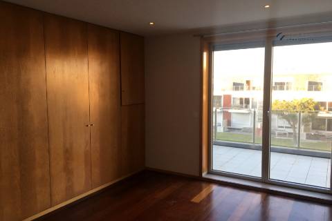 Apartamento T2 Duplex em Condomínio Fechado - Lavra