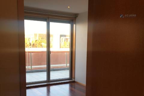 Apartamento T2 Duplex em Condomínio Fechado - Lavra