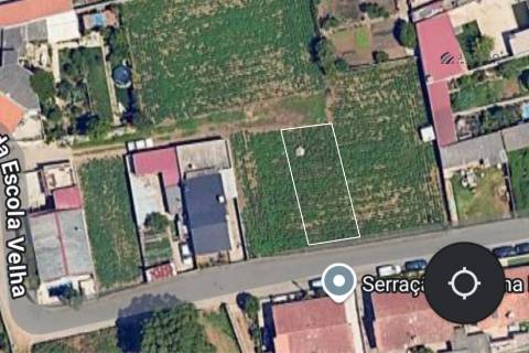 Terreno Urbano para construção de Moradia de 3 frentes em Paiço - Lavra