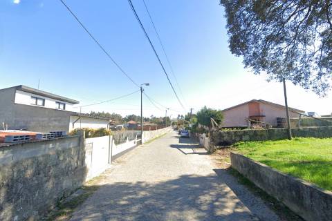 Terreno Urbano para construção de Moradia de 3 frentes em Paiço - Lavra