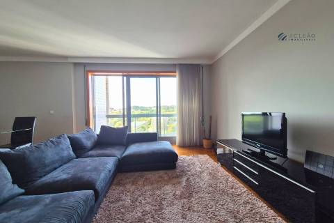 Apartamento T2 em Condomínio Fechado em  Moreira da Maia