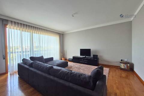 Apartamento T2 em Condomínio Fechado em  Moreira da Maia