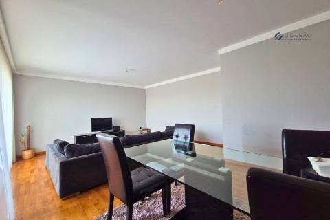 Apartamento T2 em Condomínio Fechado em  Moreira da Maia