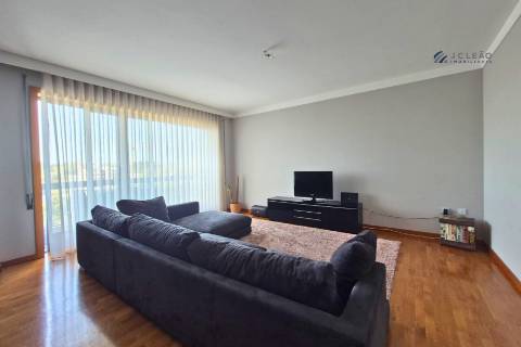 Apartamento T2 em Condomínio Fechado em  Moreira da Maia