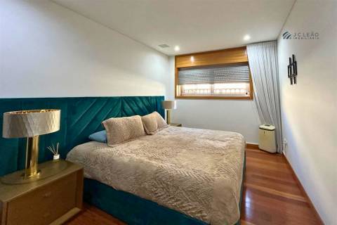 Apartamento T3 em Condomínio Fechado com Piscina