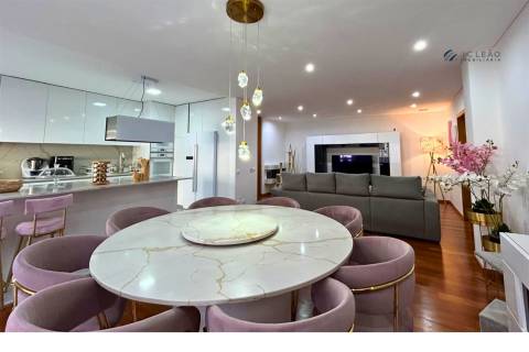 Apartamento T3 em Condomínio Fechado com Piscina