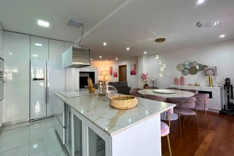 Apartamento T3 em Condomínio Fechado com Piscina