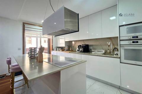 Apartamento T3 em Condomínio Fechado com Piscina