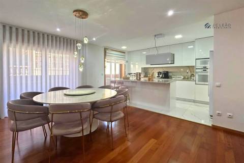 Apartamento T3 em Condomínio Fechado com Piscina