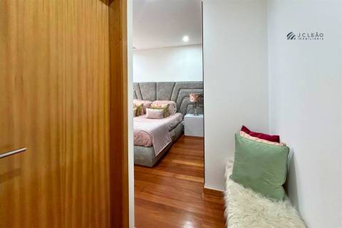 Apartamento T3 em Condomínio Fechado com Piscina