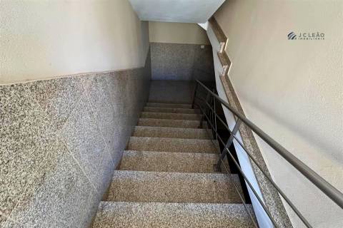 Apartamento T3 em Condomínio Fechado com Piscina