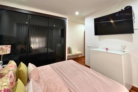 Apartamento T3 em Condomínio Fechado com Piscina