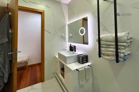 Apartamento T3 em Condomínio Fechado com Piscina