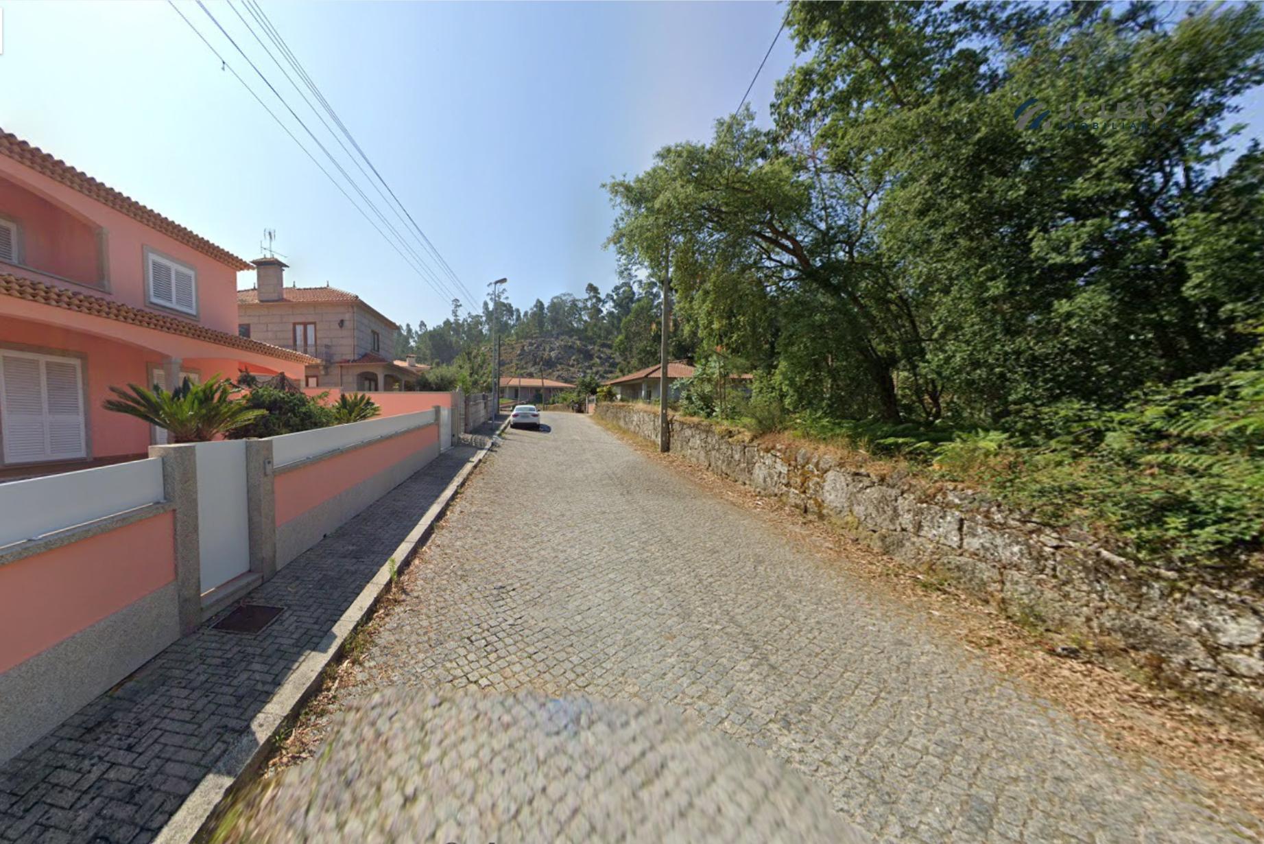 Terreno com viabilidade para construção de 4 moradias