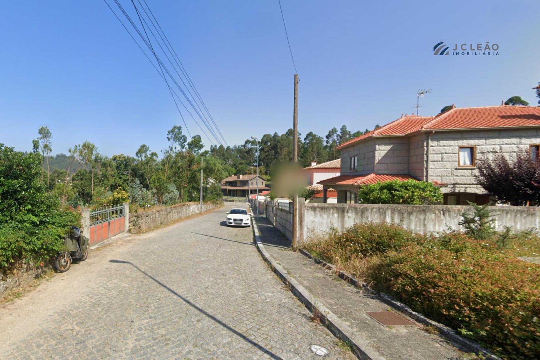 Terreno com viabilidade para construção de 4 moradias