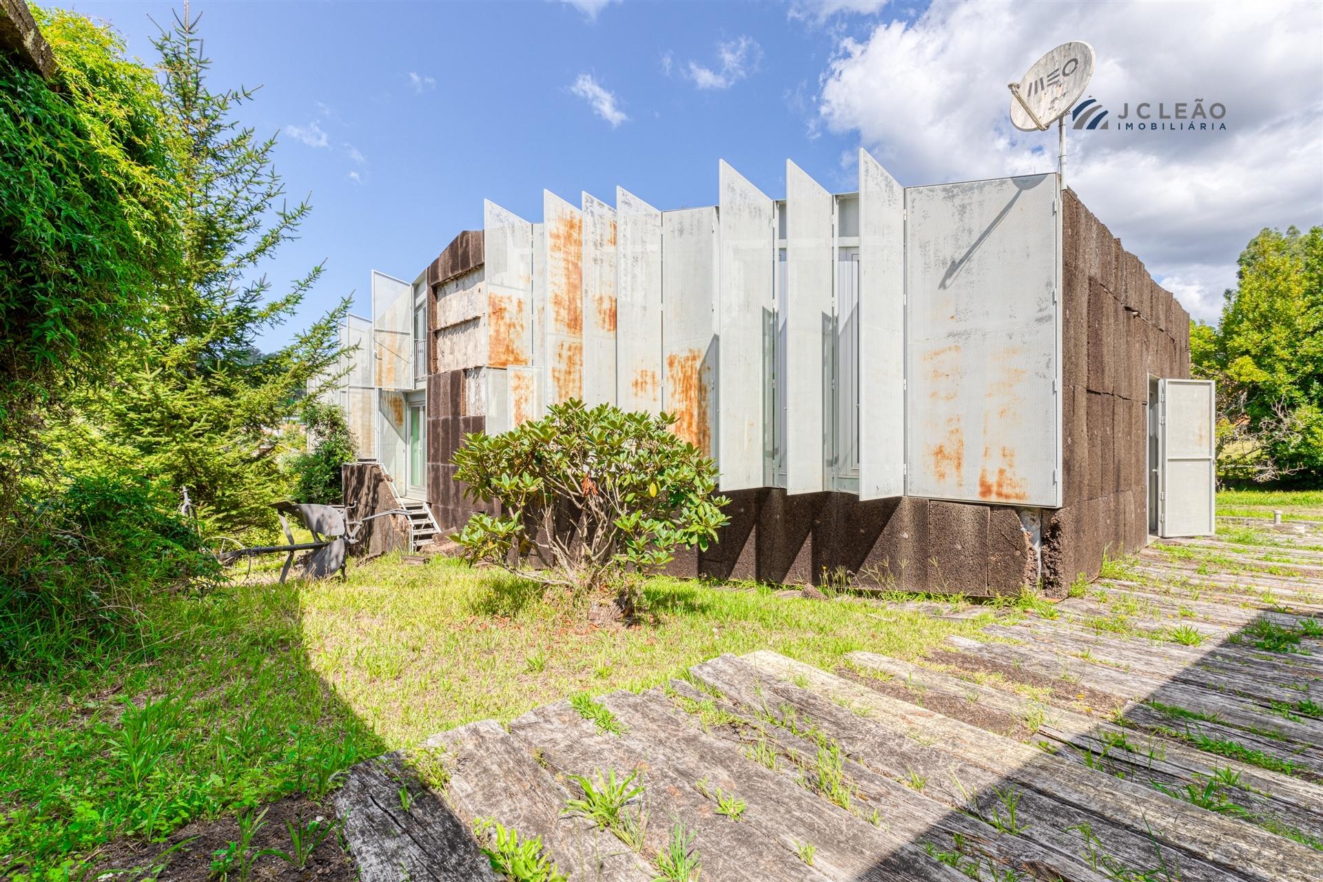 Quinta com Moradia T6+1, inserida num terreno com 6.322m2  em Palmeira de Faro, Esposende.