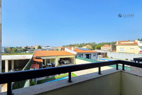 Moradia T3+1 em Lavra com vista mar e piscina aquecida