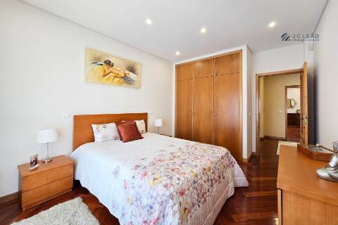 Moradia T3+1 em Lavra com vista mar e piscina aquecida