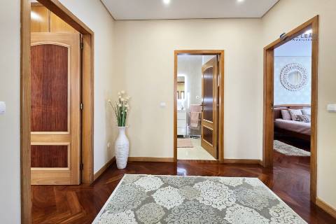 Moradia T3+1 em Lavra com vista mar e piscina aquecida