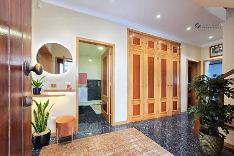 Moradia T3+1 em Lavra com vista mar e piscina aquecida