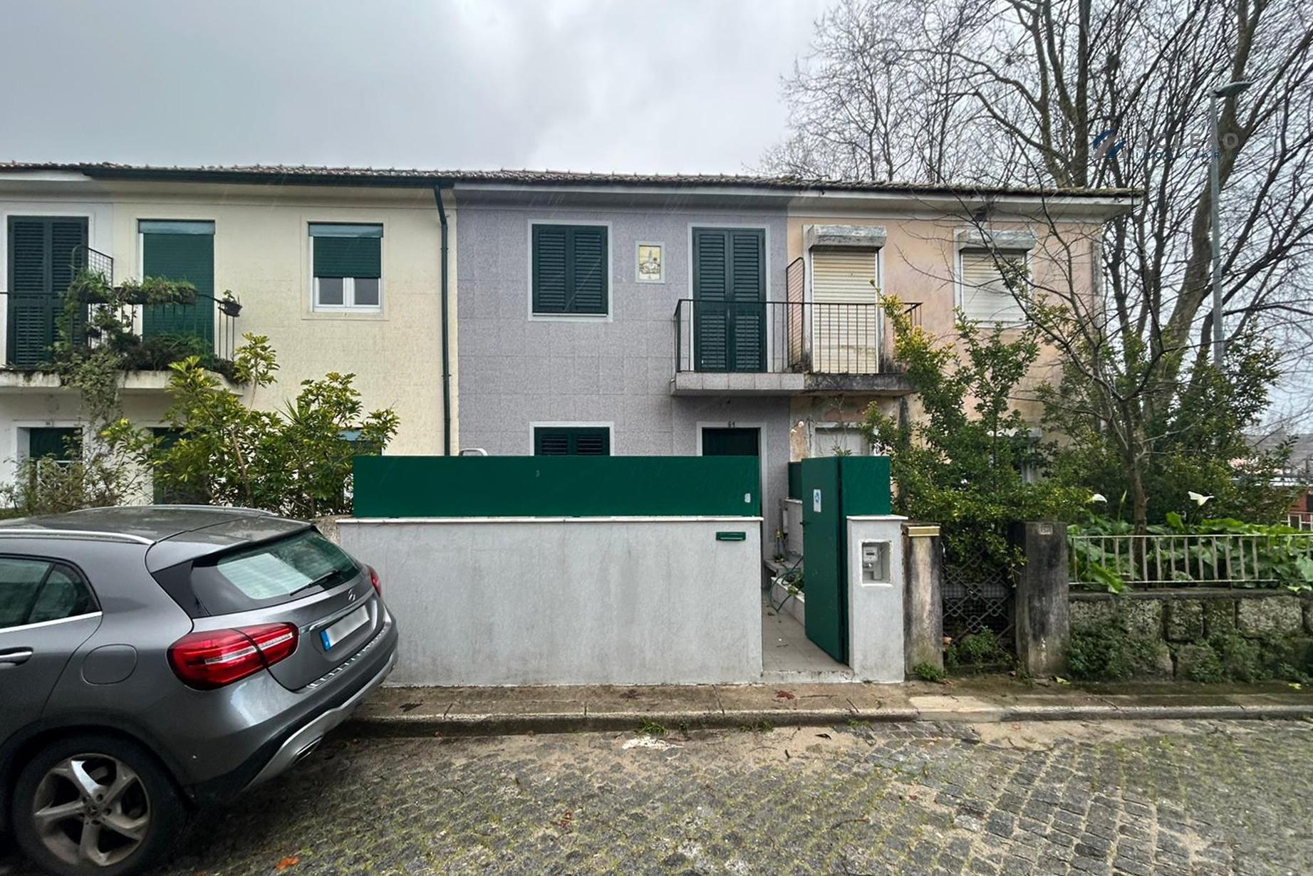 Moradia em Banda T2 - oportunidade de investimento