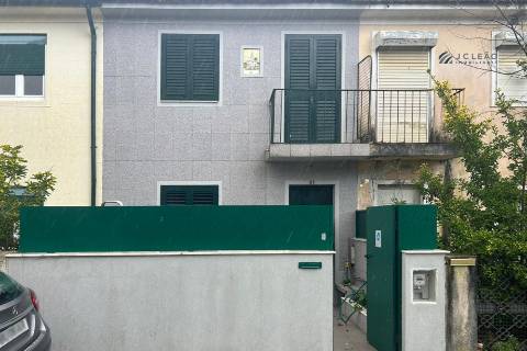 Moradia em Banda T2 - oportunidade de investimento