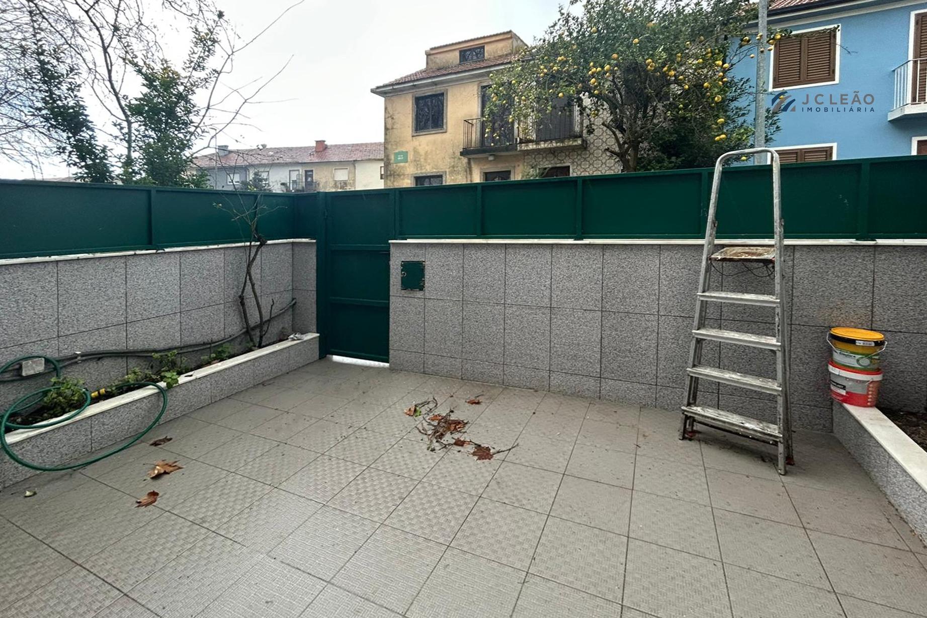 Moradia em Banda T2 - oportunidade de investimento