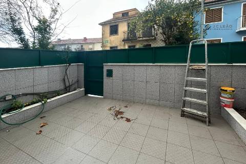 Moradia em Banda T2 - oportunidade de investimento