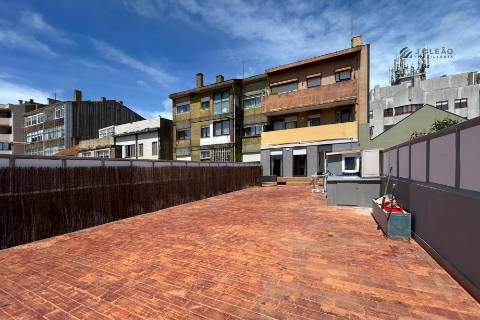 T3 com Terraço a poucos minutos da Praia e Metro em Matosinhos