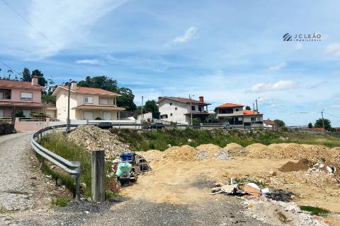 Terreno para Construção de Moradia de 4 Frentes