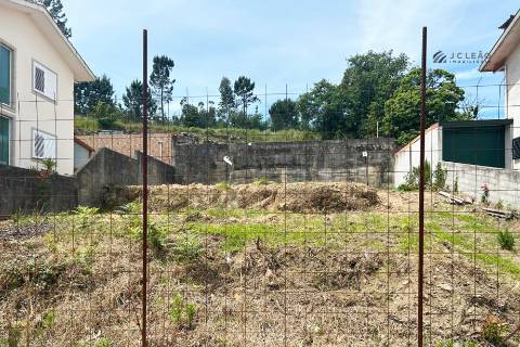 Terreno para Construção de Moradia de 4 Frentes