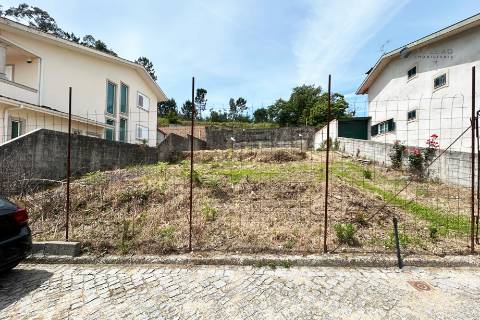 Terreno para Construção de Moradia de 4 Frentes