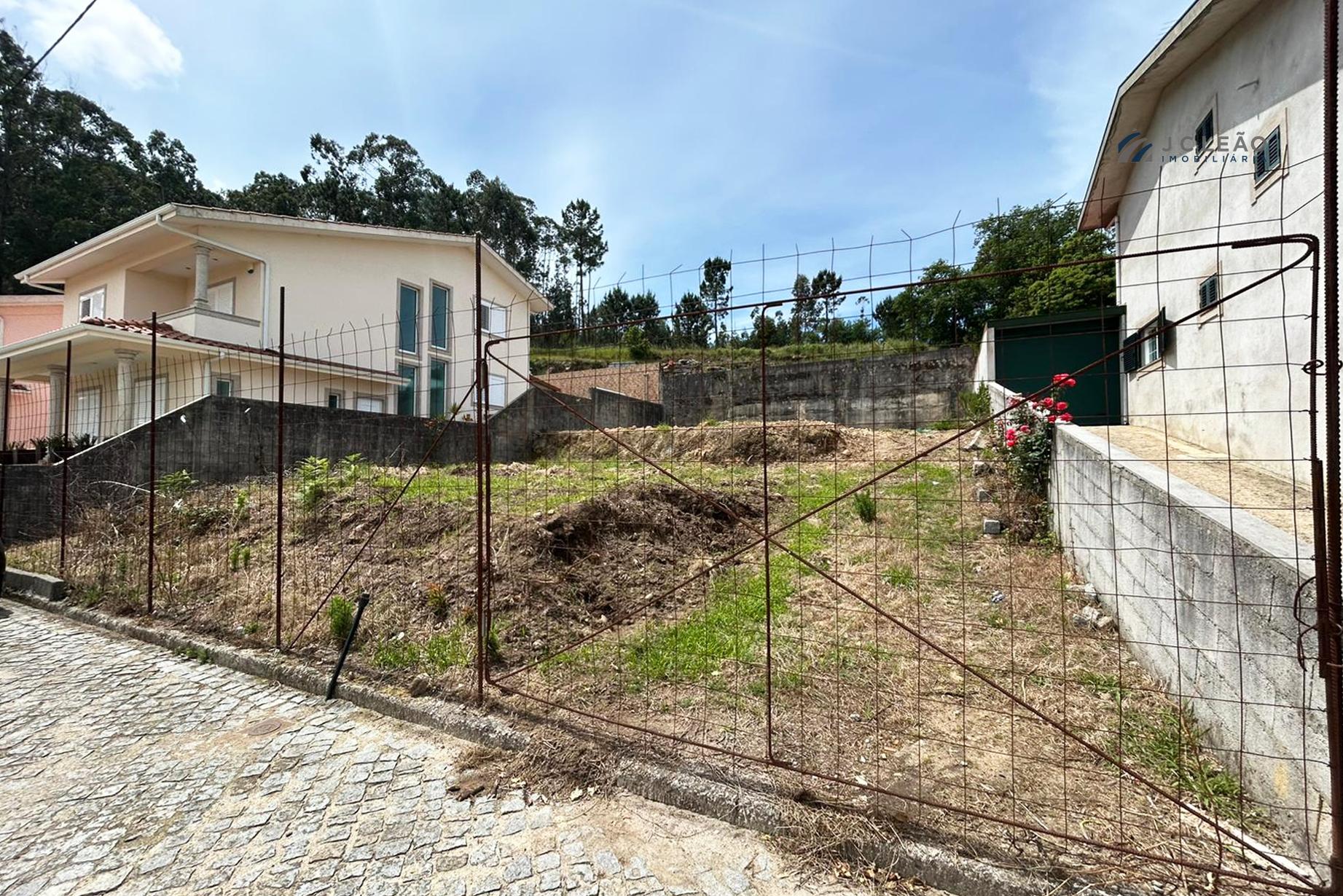 Terreno para Construção de Moradia de 4 Frentes