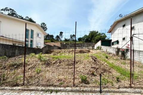 Terreno para Construção de Moradia de 4 Frentes