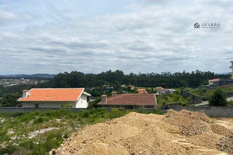Terreno para Construção de Moradia de 4 Frentes
