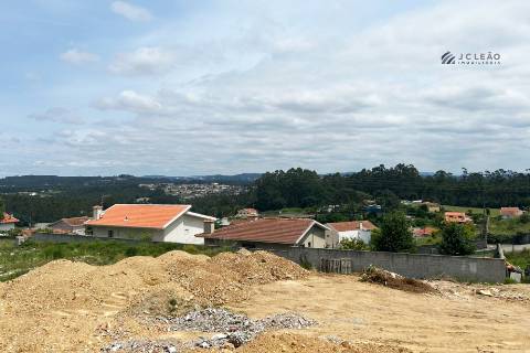 Terreno para Construção de Moradia de 4 Frentes