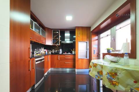 MORADIA DE LUXO T4+1 de quatro Frentes | VALONGO
