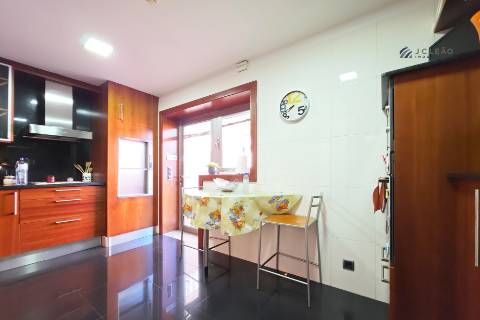 MORADIA DE LUXO T4+1 de quatro Frentes | VALONGO