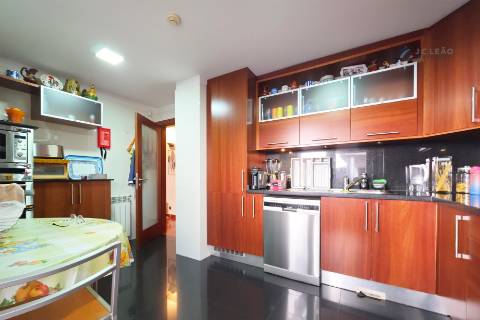 MORADIA DE LUXO T4+1 de quatro Frentes | VALONGO