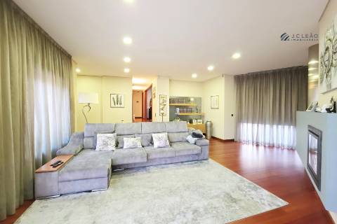 MORADIA DE LUXO T4+1 de quatro Frentes | VALONGO