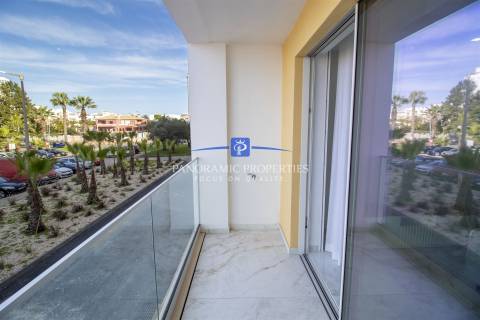 Apartamento de luxo e de estilo moderno com dois quartos.