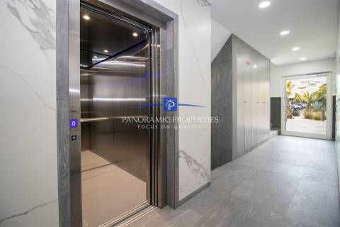 Apartamento de luxo e de estilo moderno com dois quartos.