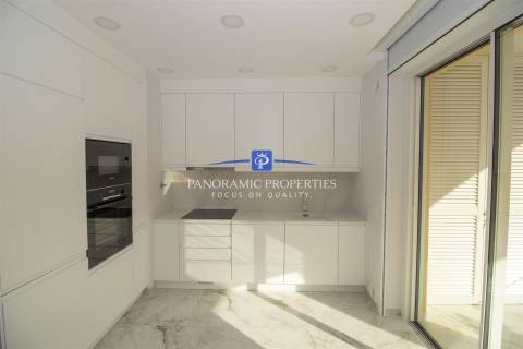 Apartamentos de luxo e de estilo moderno com três quartos em construção.