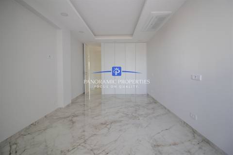 Apartamentos de luxo e de estilo moderno com três quartos em construção.