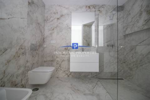 Apartamentos de luxo e de estilo moderno com três quartos em construção.