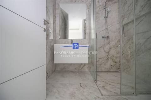 Apartamentos de luxo e de estilo moderno com três quartos em construção.