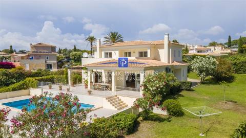 Moradia com 4 quartos perto da Praia do Carvoeiro