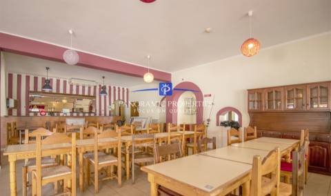 Restaurante situado numa zona turística da Praia do Carvoeiro