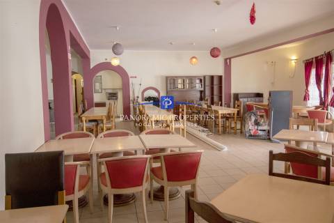 Restaurante situado numa zona turística da Praia do Carvoeiro